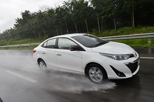 Nissan Almera, Front view