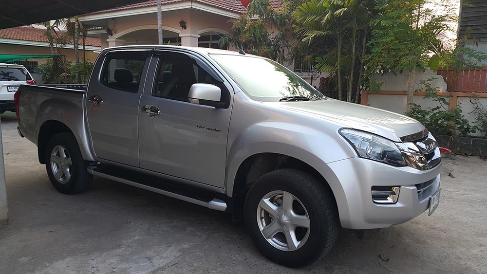 Twin pic of Nissan Almera