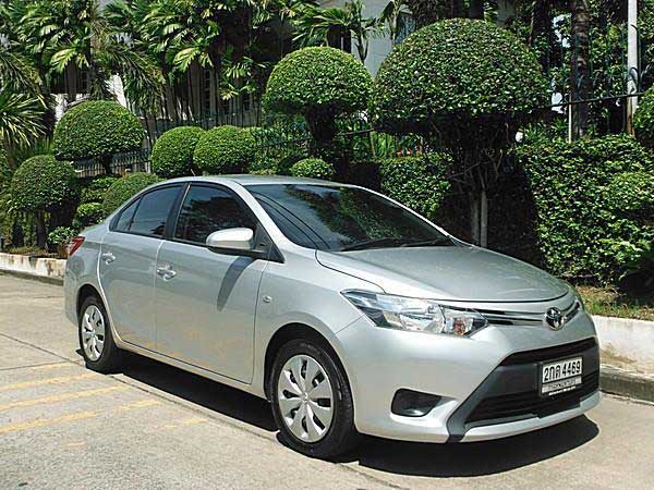 Side view of nissan Almera